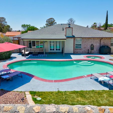 Home With Mountain View/Pool/Tub El Paso Bagian luar foto