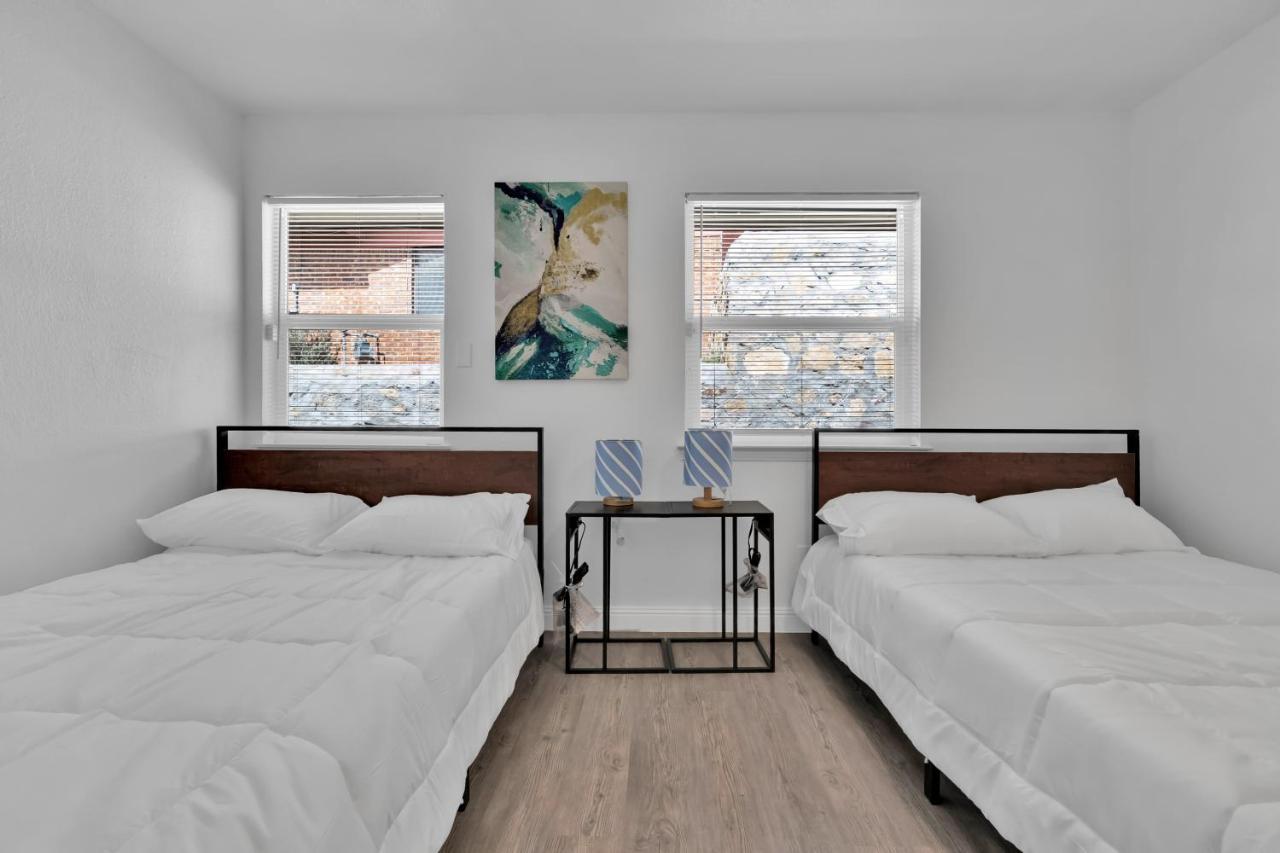 Home With Mountain View/Pool/Tub El Paso Bagian luar foto